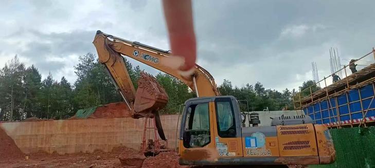 Buy XCMG XE215CA Used Excavator / 1
