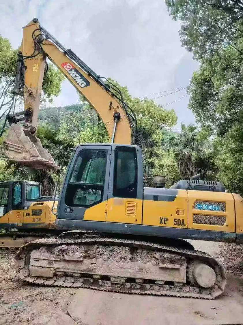 Buy XCMG XE205DA Used Excavator / 1
