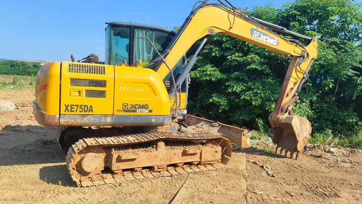 Buy XCMG XE75C Used Excavator / 1