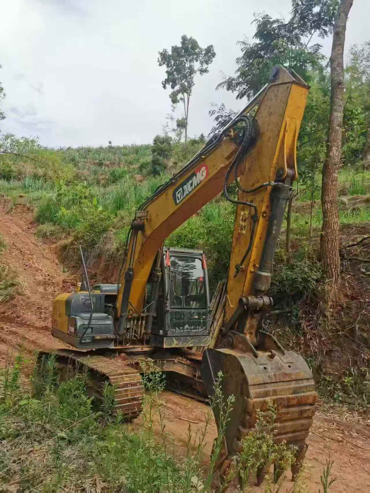 Buy XCMG XE135B Used Excavator / 3
