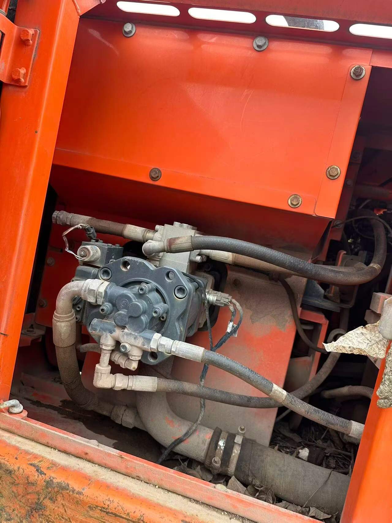 Compre Excavadora Doosan DH150 Usada / 6