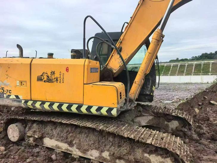 Buy Hyundai R215-7 Used Excavator / 1