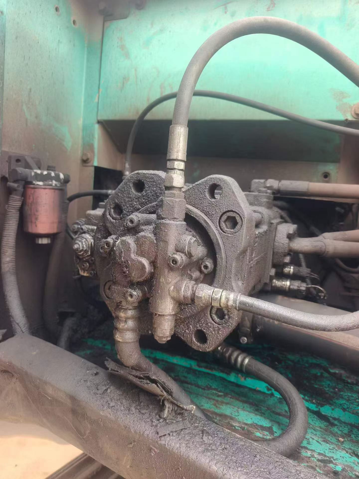 Buy Kobelco SK200 Used Excavator / 3