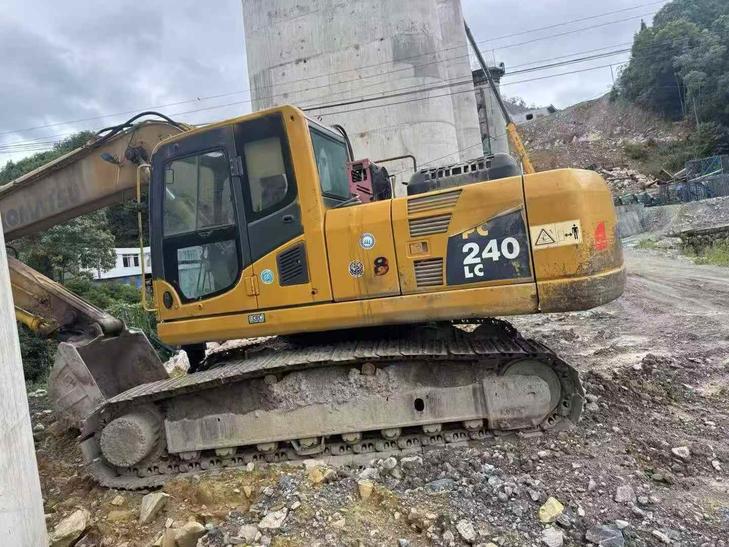 Buy Komatsu PC240-6 Used Excavator / 1