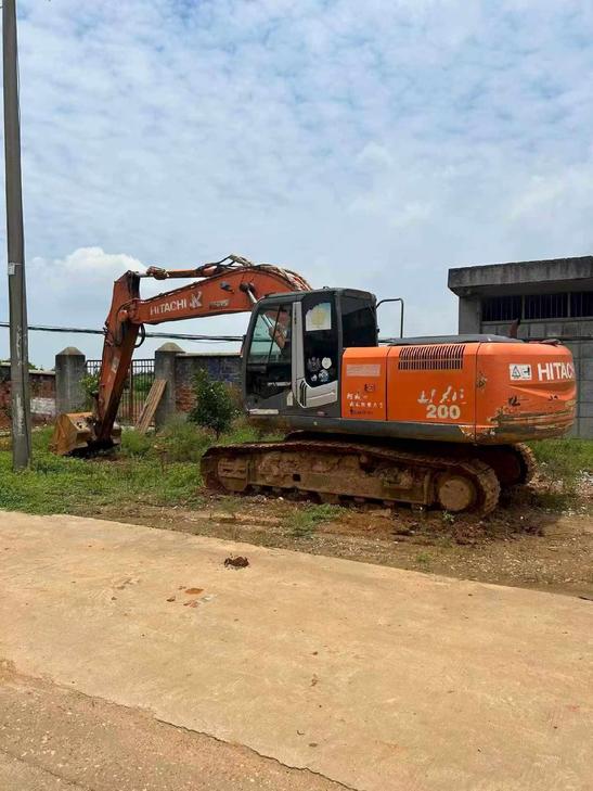 Buy Hitachi EX200 Used Excavator / 1