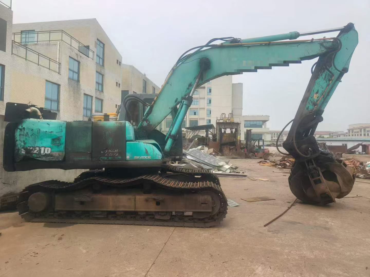 Buy Kobelco SK200 Used Excavator / 6
