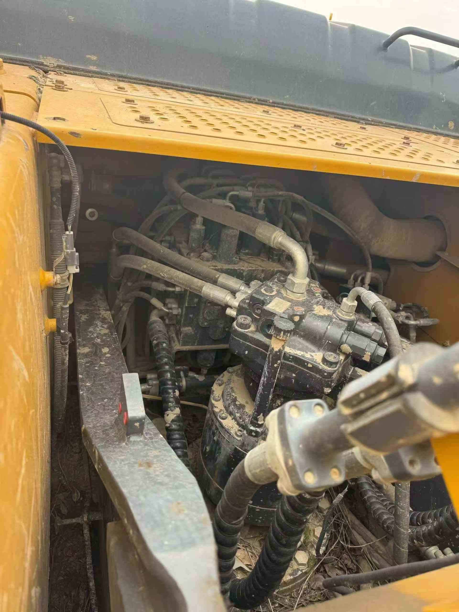 Buy XCMG XE205DA Used Excavator / 4