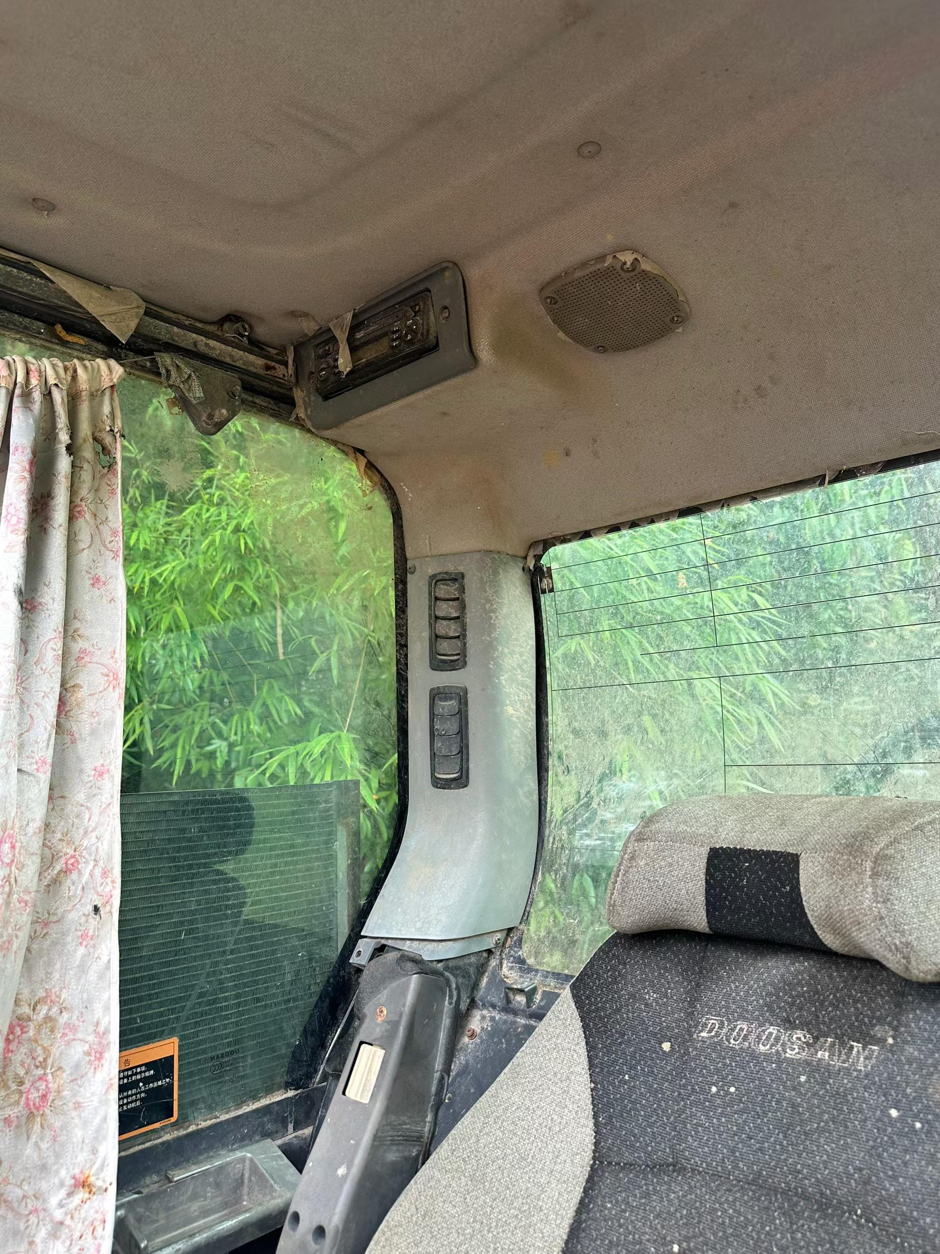 Buy Doosan DH60 Used Excavator / 4