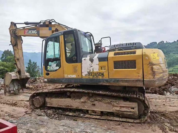 Buy XCMG XE215 Used Excavator / 1