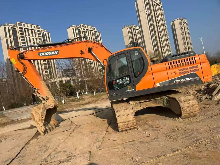 Buy Doosan DH215-7 Used Excavator / 1