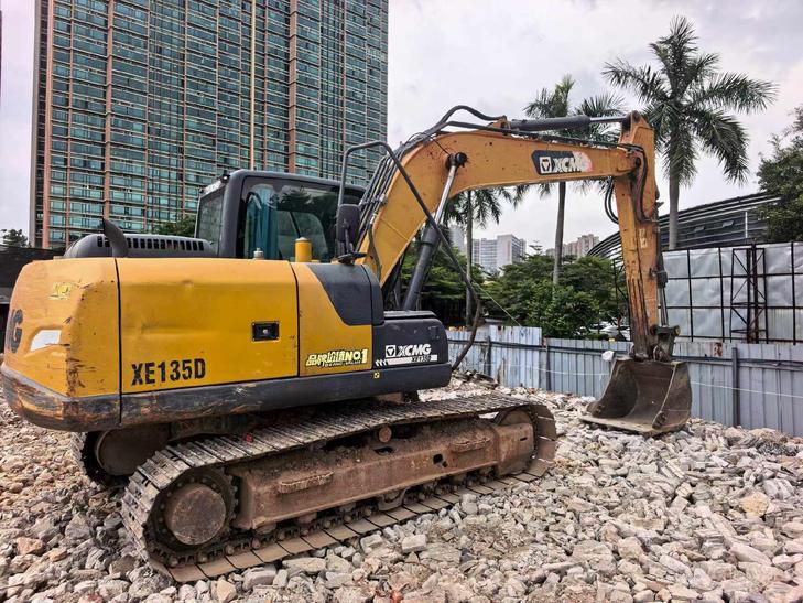 Buy XCMG XE135D Used Excavator / 1