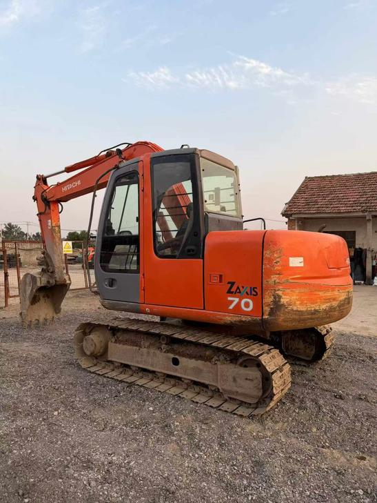 Buy Hitachi EX70 Used Excavator / 1