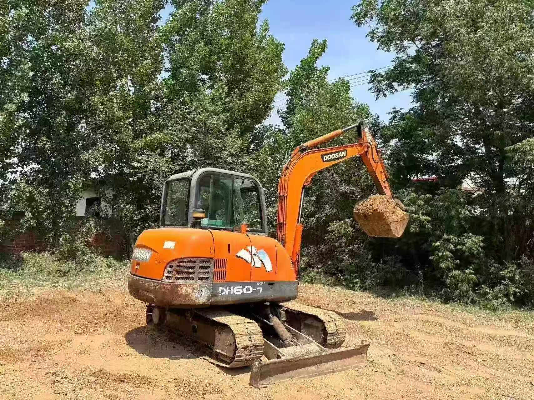 Buy Doosan DH60 Used Excavator / 9