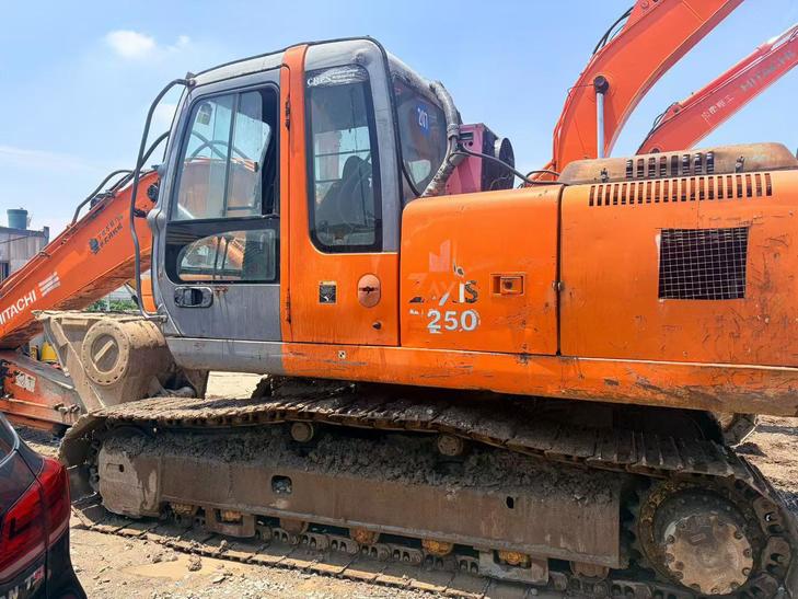 Buy Hitachi ZX200-6 Used Excavator / 1