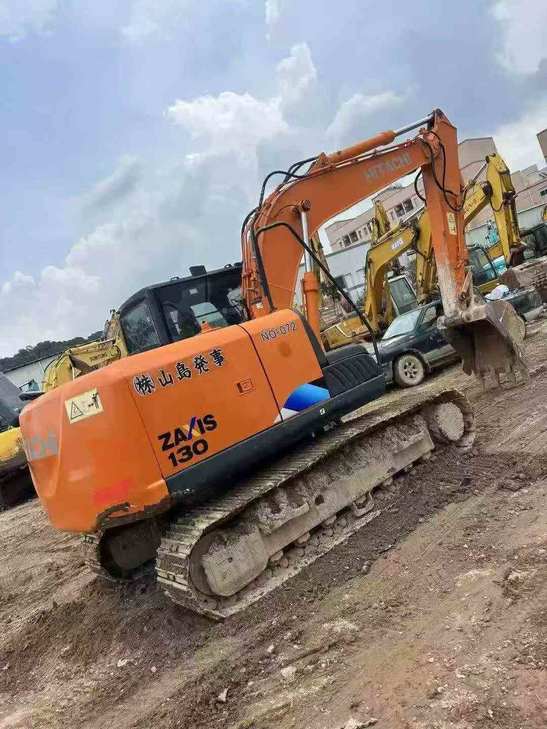 Buy Hitachi EX130H-5 Used Excavator / 1
