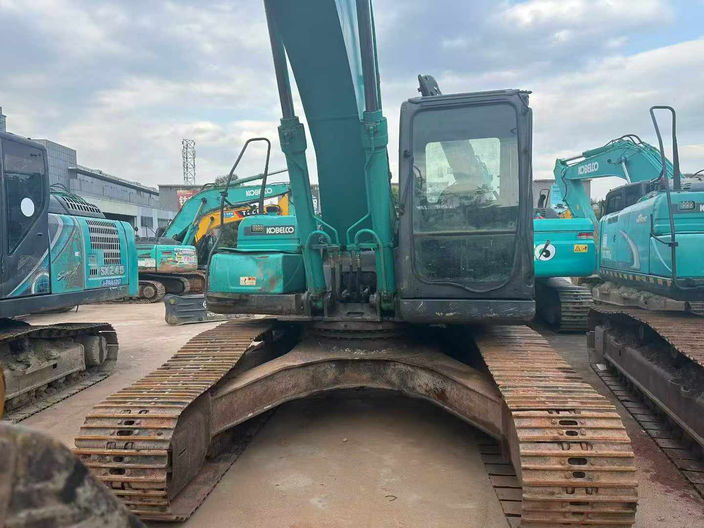 Buy Kobelco SK260 Used Excavator / 4