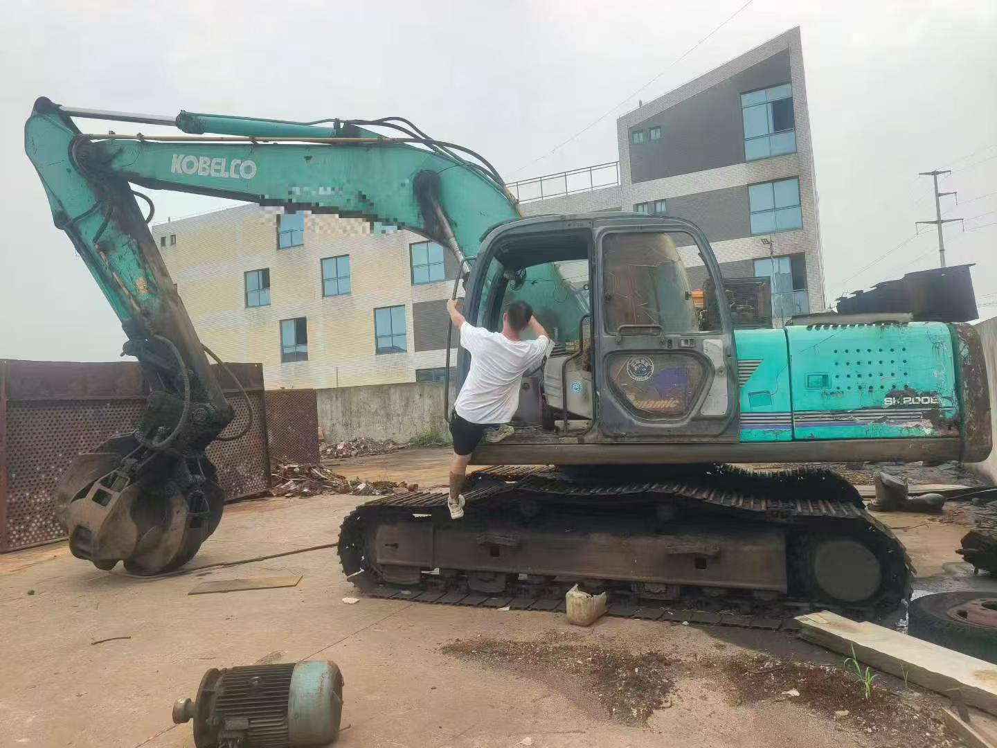 Buy Kobelco SK200 Used Excavator / 8