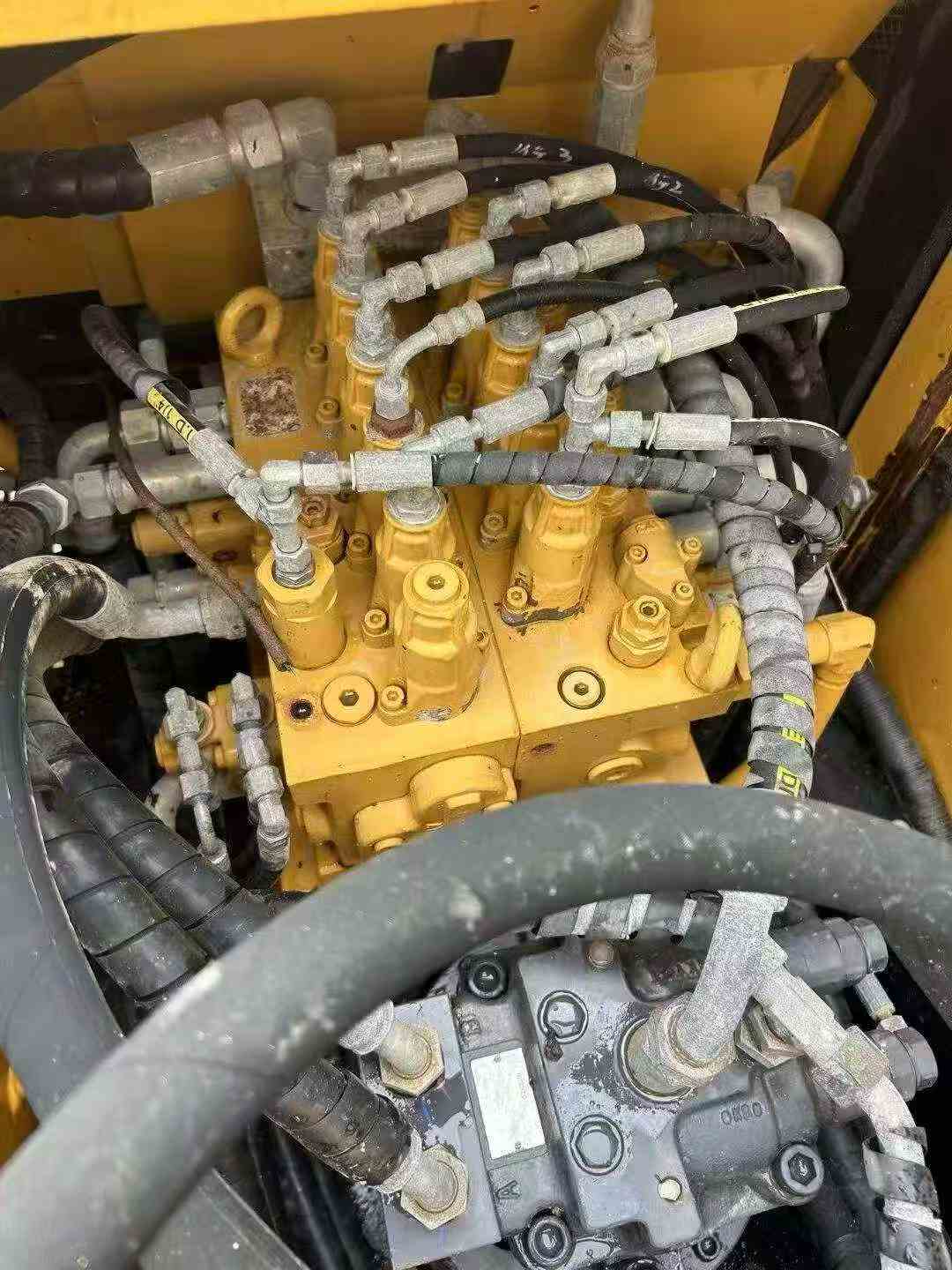 Buy Sany SY125C Used Excavator / 3 Buy Sany SY125C Used Excavator / 3