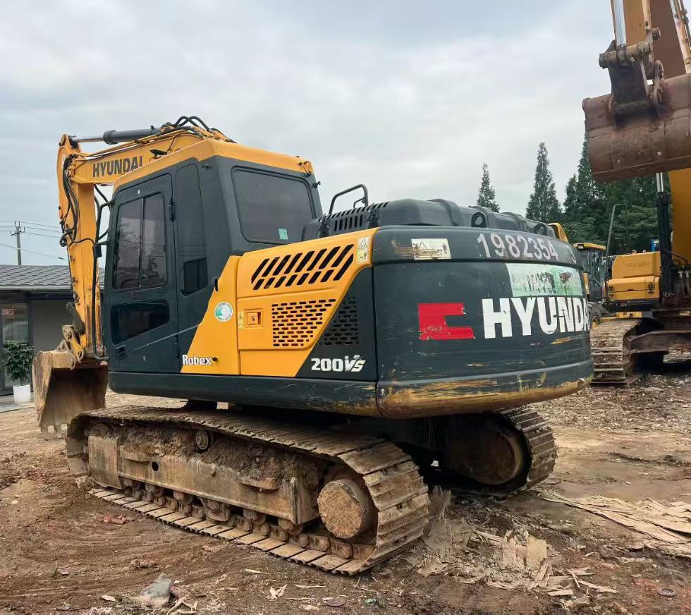 Buy Hyundai R130W Used Excavator / 2