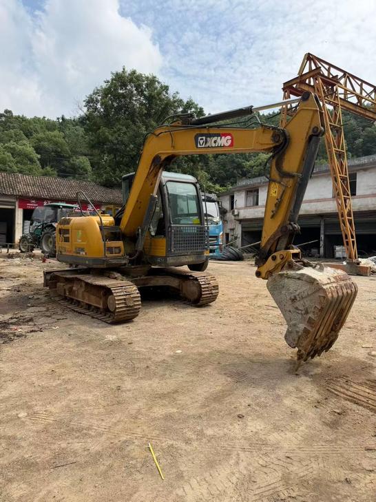Buy XCMG XE75C Used Excavator / 1