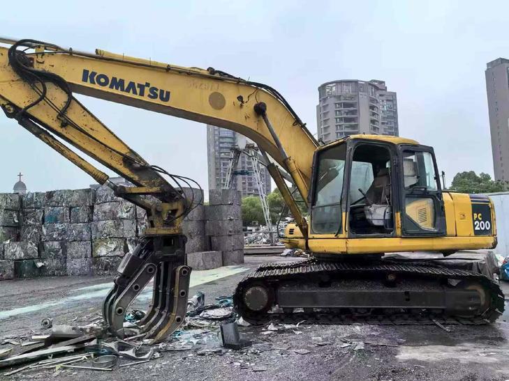 Buy Komatsu PC200-7 Used Excavator / 1