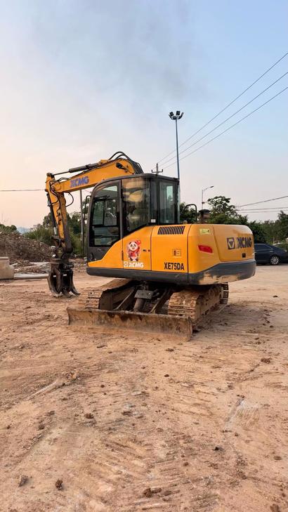 Buy XCMG XE75C Used Excavator / 1