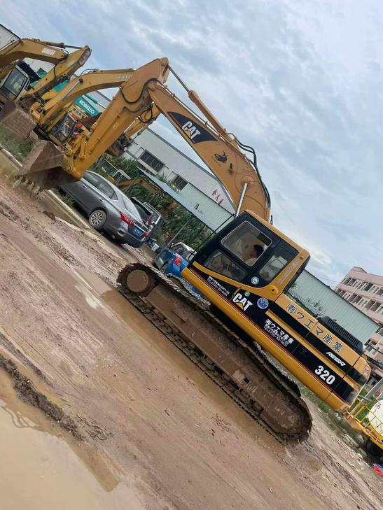 Buy Caterpillar 320V2 Used Excavator / 1