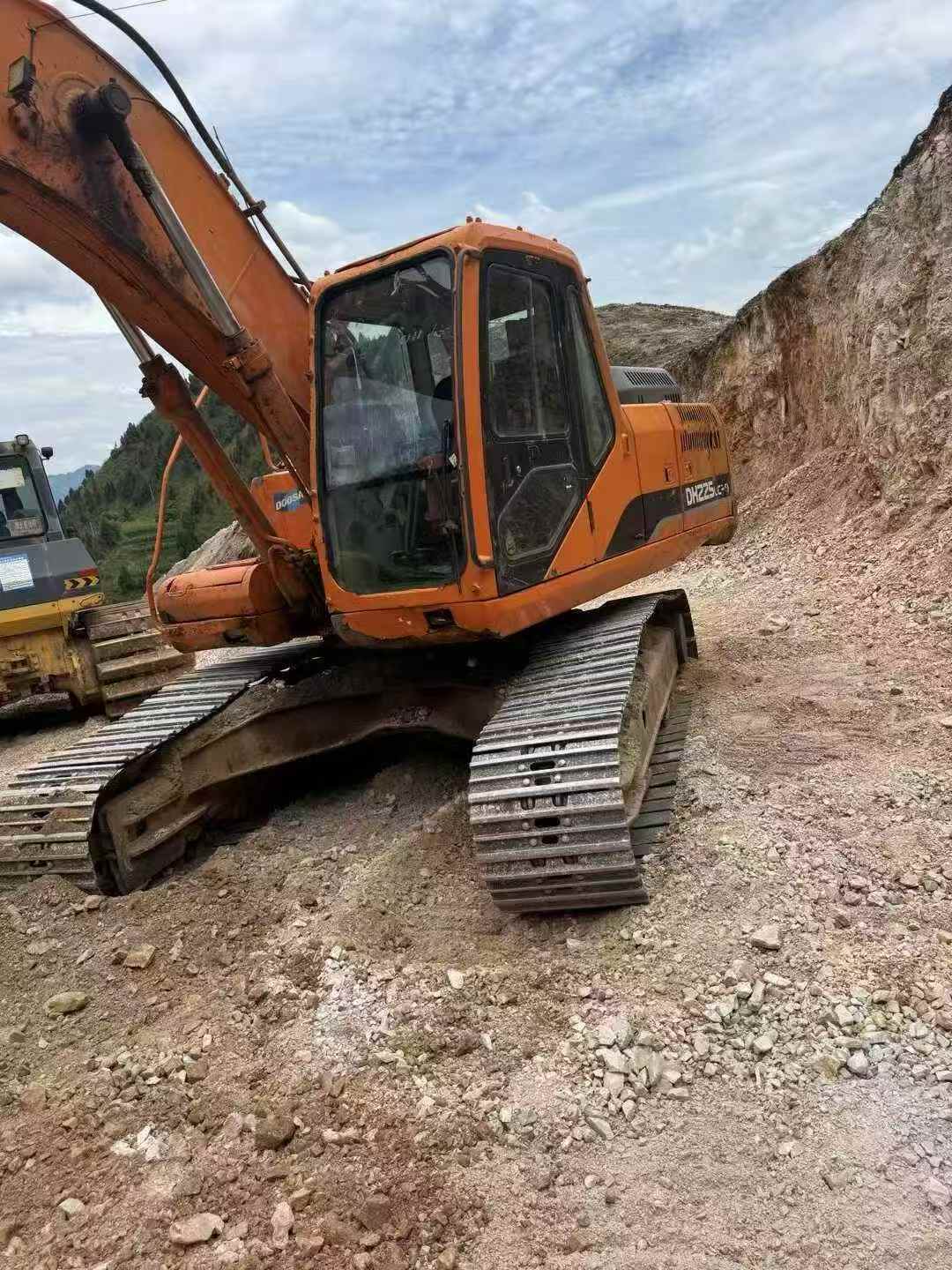 Buy Doosan DH225-9 Used Excavator / 4