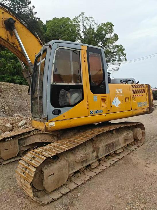 Buy XCMG XE215 Used Excavator / 1