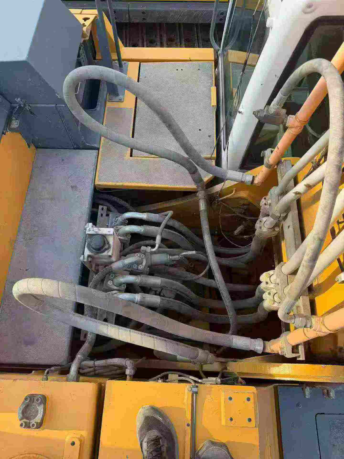 Buy Liebherr R944B Used Excavator / 3 Buy Liebherr R944B Used Excavator / 3