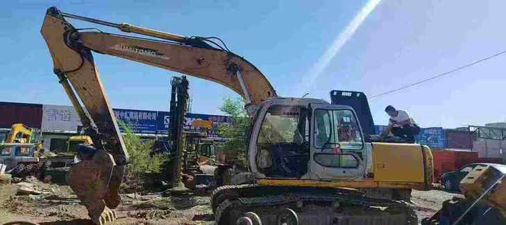 Buy Sumitomo SH200-3 Used Excavator / 1