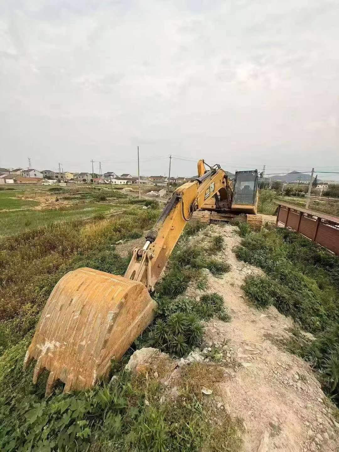 Buy Caterpillar 320GC Used Excavator / 9