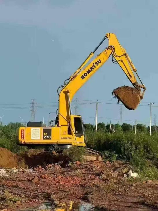 Buy Komatsu PC270-7 Used Excavator / 1