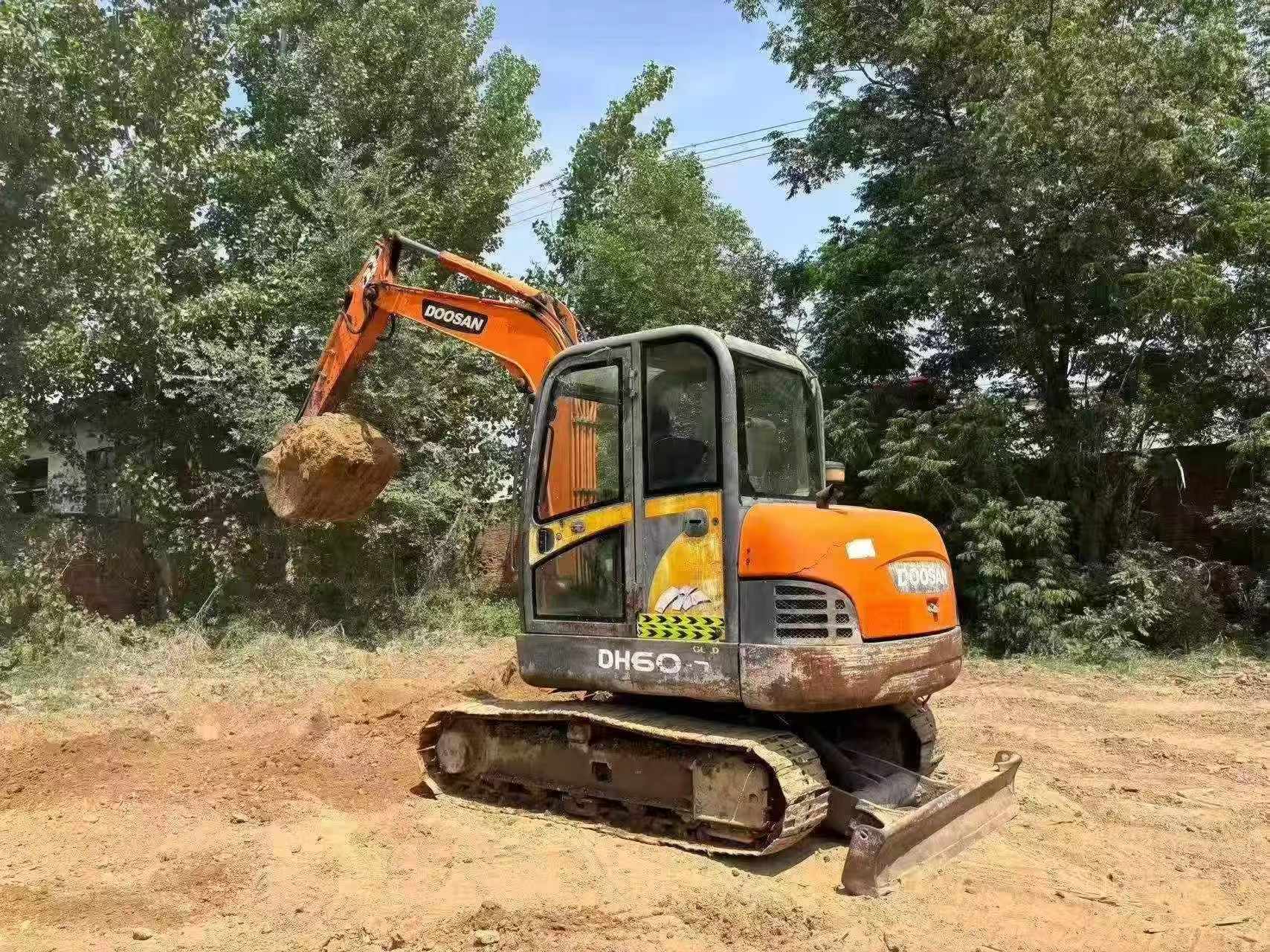 Buy Doosan DH60 Used Excavator / 8