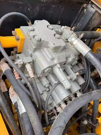 Buy Kato 820-3SP Used Excavator / 6 Buy Kato 820-3SP Used Excavator / 6