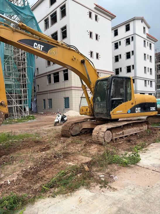 Buy Caterpillar 320C Used Excavator / 1
