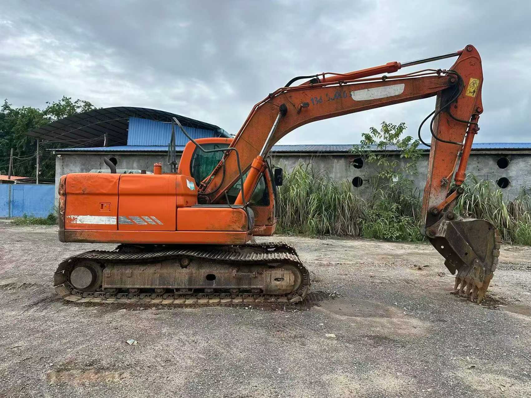 Compre Excavadora Doosan DH150 Usada / 7