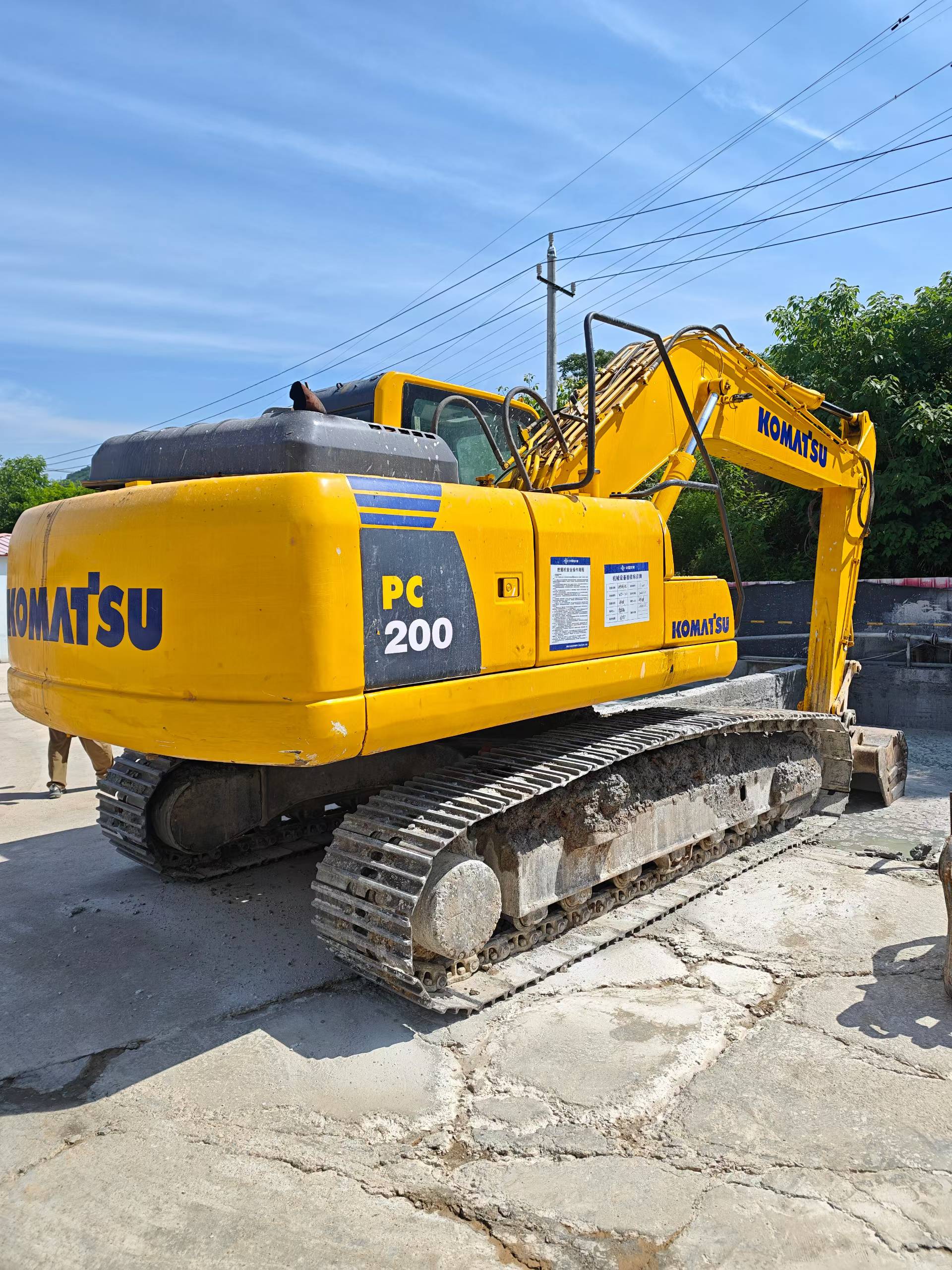Buy Komatsu PC220 Used Excavator / 4