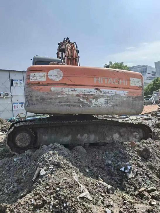 Buy Hitachi ZX200-6 Used Excavator / 1