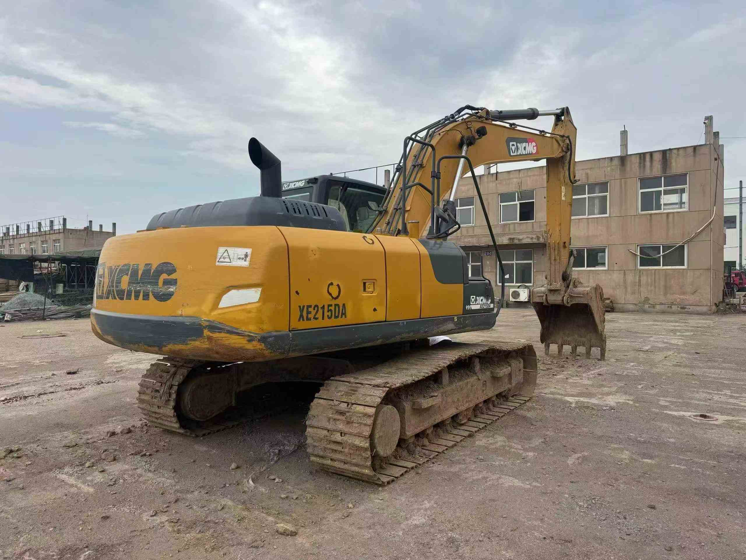 Buy XCMG XE205DA Used Excavator / 2