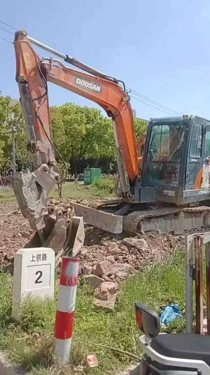 Buy Doosan DH60 Used Excavator / 1