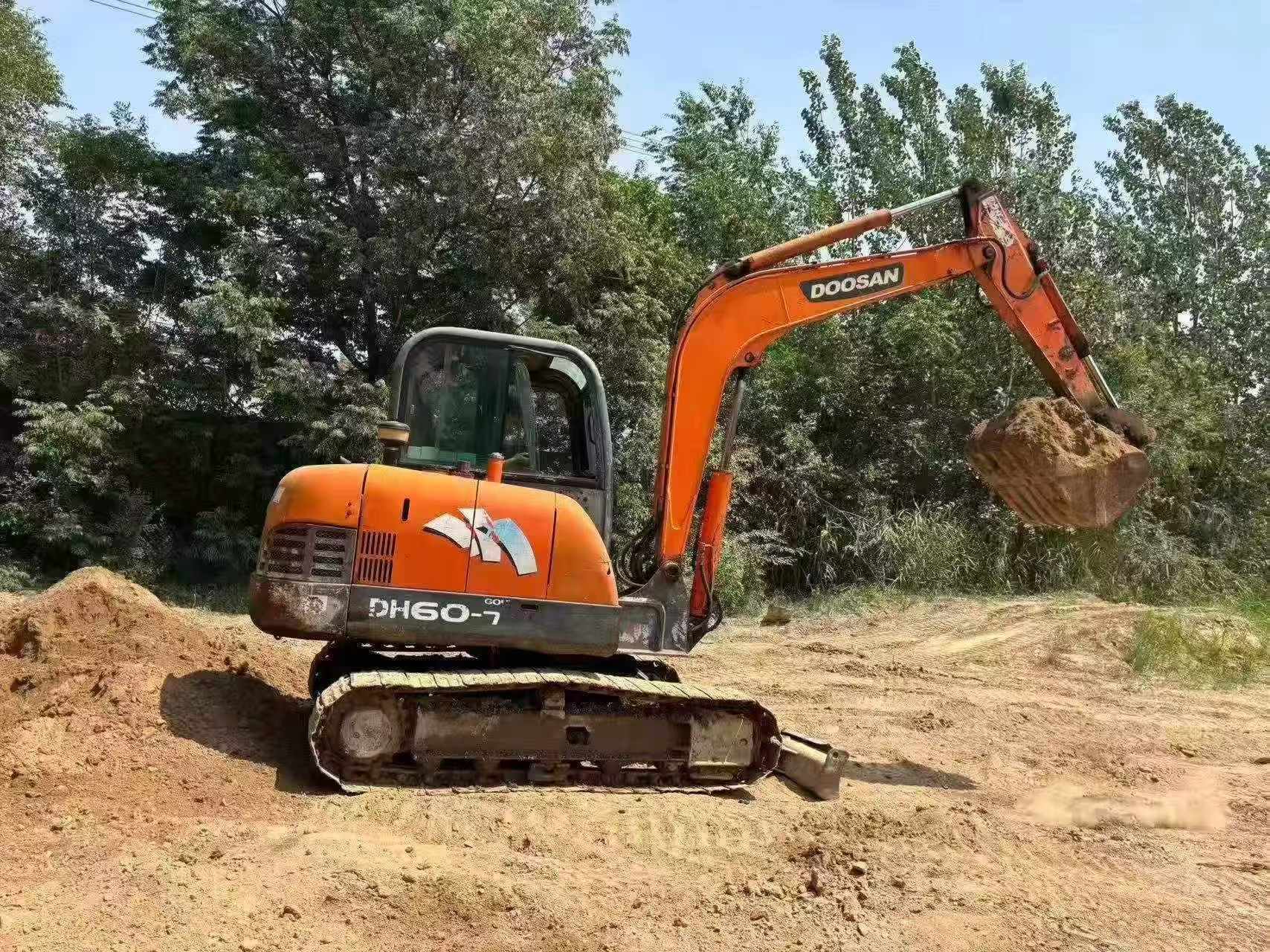 Buy Doosan DH60 Used Excavator / 2