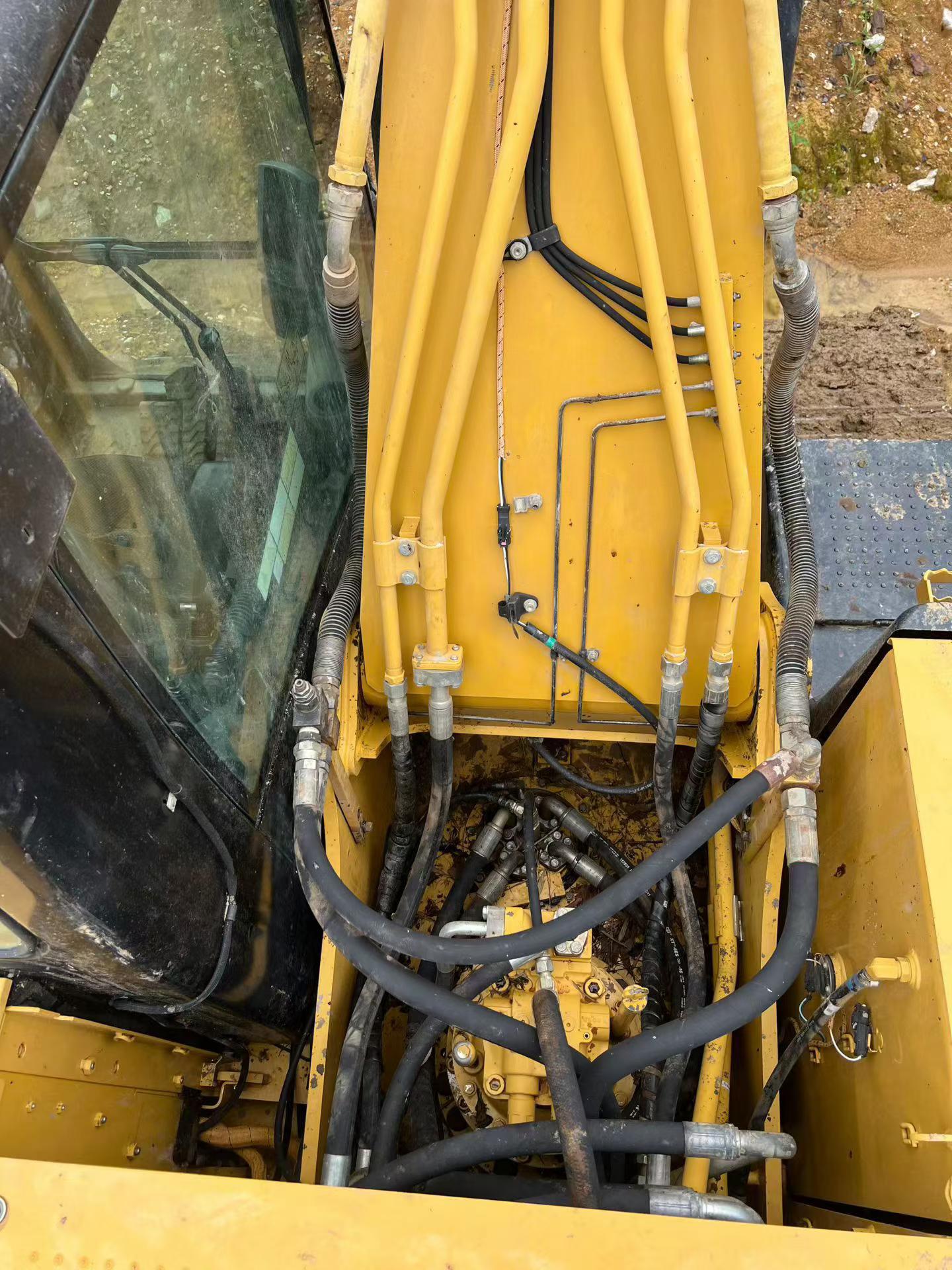 Buy Caterpillar 320D Used Excavator / 8