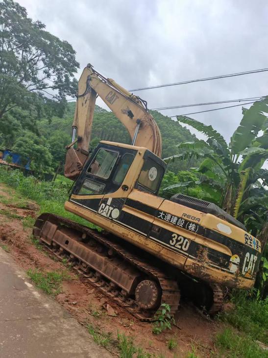 Buy Caterpillar 320V2 Used Excavator / 1