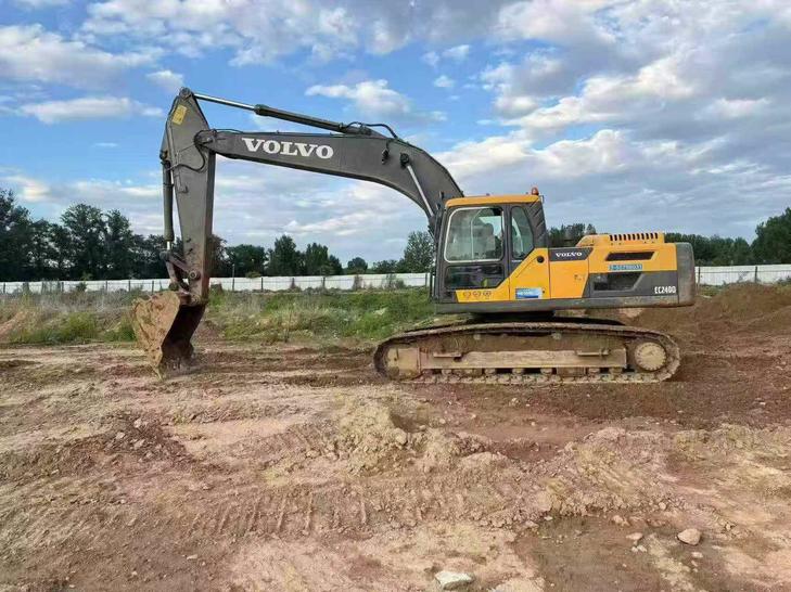 Buy Volvo EC240 Used Excavator / 1