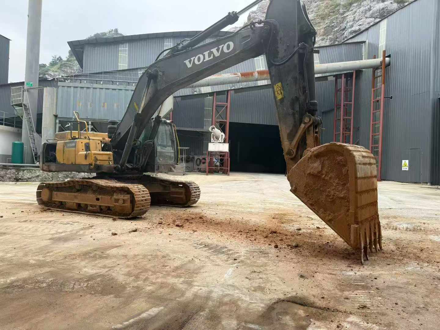 Buy Volvo L350F Used Excavator / 7