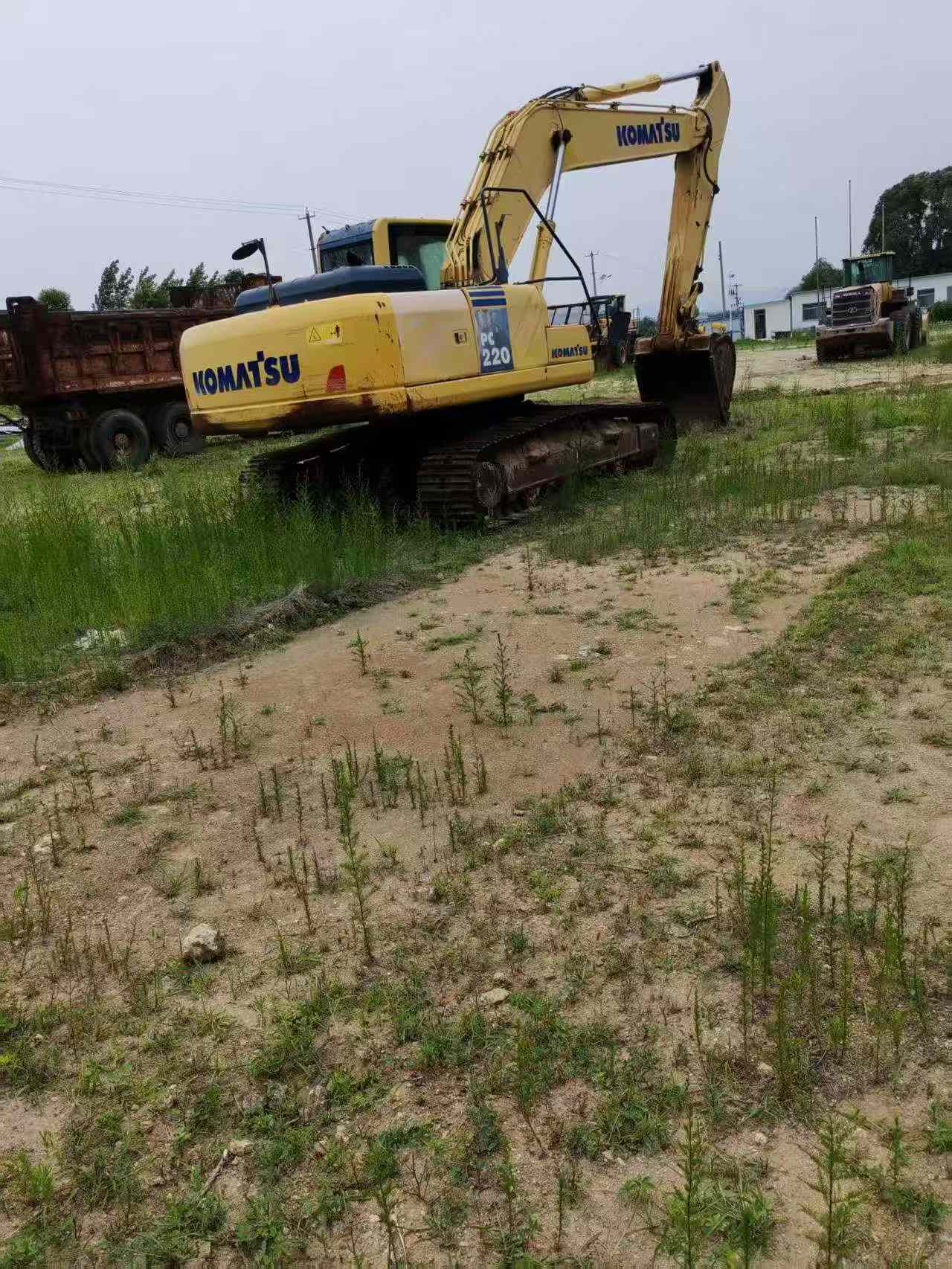 Buy Komatsu PC220 Used Excavator / 3