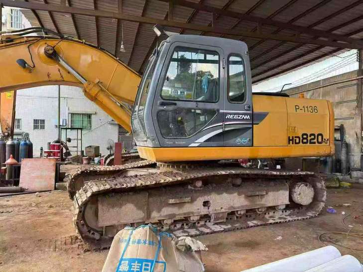 Buy Kato HD820V Used Excavator / 1
