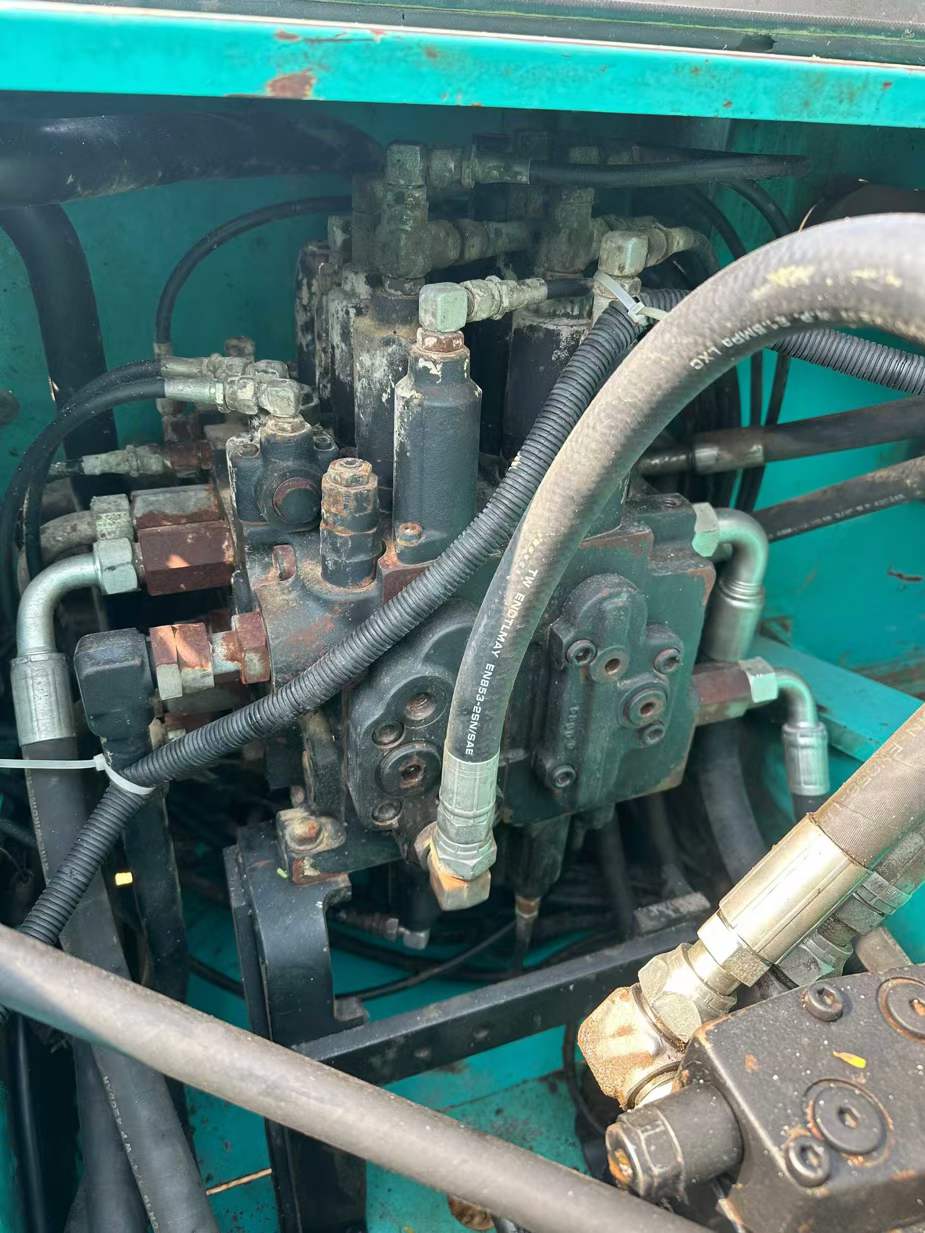 Buy Kobelco SK200-2 Used Excavator / 6 Buy Kobelco SK200-2 Used Excavator / 6