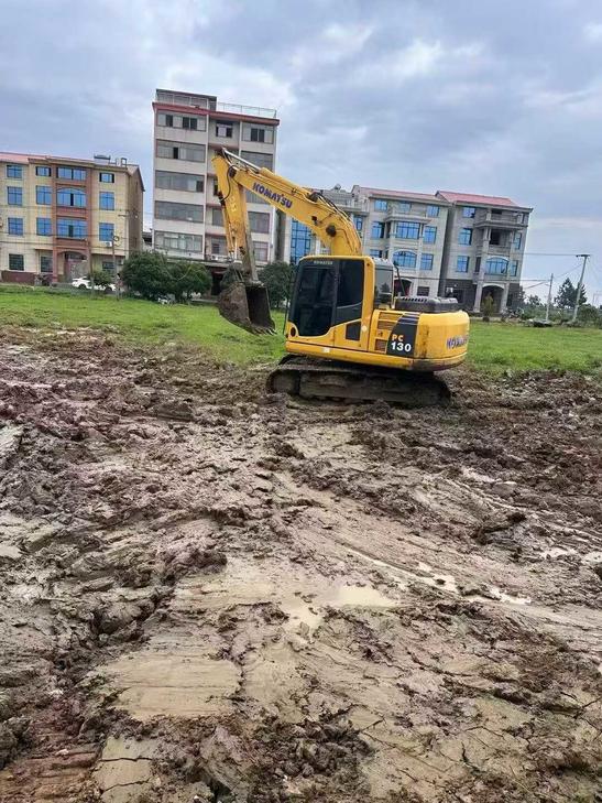Buy Komatsu PC130 Used Excavator / 1